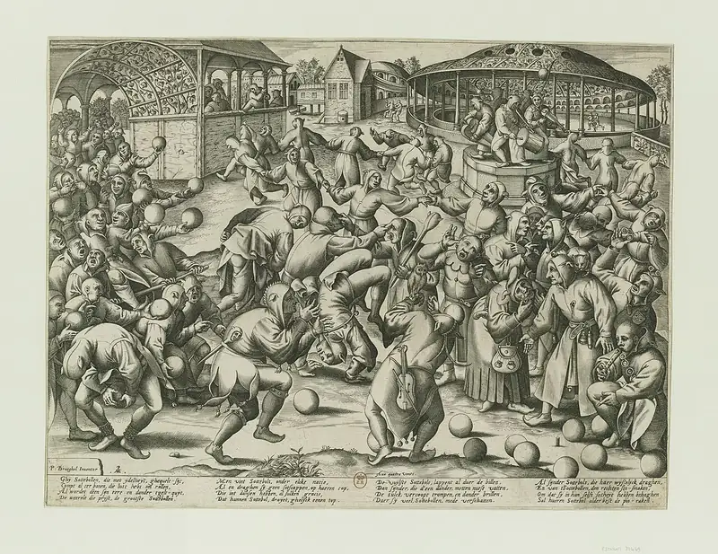 Gravure ancienne : une foule de fous coiffés de bonnets à grelots danse et joue sur une place de village